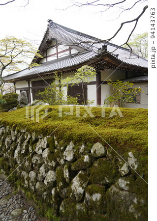光前寺（こうぜんじ）は、長野県駒ヶ根市赤穂にある天台宗の別格本山の寺院である。 94143763