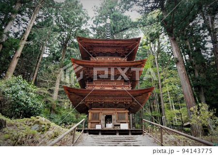 光前寺（こうぜんじ）は、長野県駒ヶ根市赤穂にある天台宗の別格本山の寺院である。 94143775