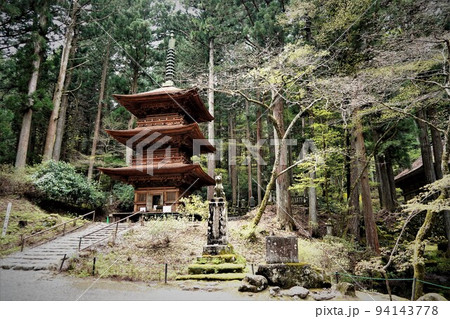 霊犬早太郎のお寺・光前寺（こうぜんじ）は、長野県駒ヶ根市赤穂にある天台宗の別格本山の寺院である。 94143778