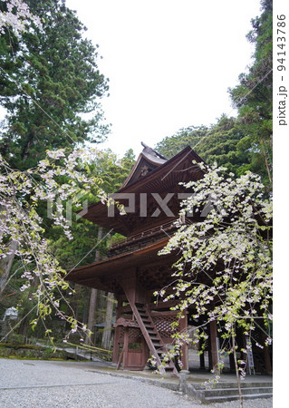 光前寺（こうぜんじ）は、長野県駒ヶ根市赤穂にある天台宗の別格本山の寺院である。 94143786