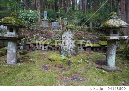 光前寺（こうぜんじ）は、長野県駒ヶ根市赤穂にある天台宗の別格本山の寺院である。 94143800