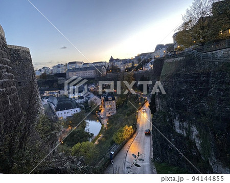 ヨーロッパの小国ルクセンブルクの街並み 94144855
