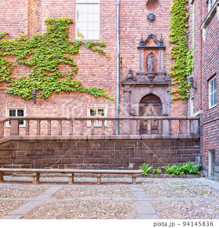 Courtyard of Stockholm City Hall, Swedish: Stadshuset, stands on the eastern tip of Kungsholmen island, Sweden Courtyard of Stockholm City Hall, Swedish: Stadshuset, stands on the eastern tip of Kungsholmen island, Sweden 94145836