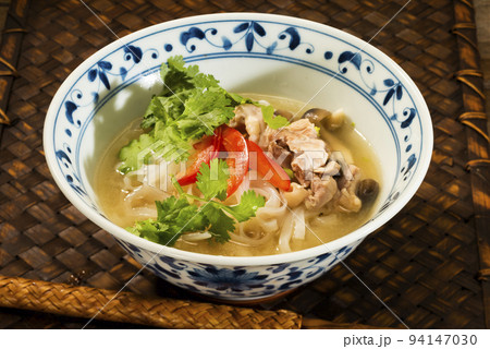 鶏肉のフォー　ベトナム料理 94147030