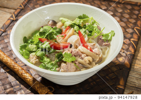 鶏肉のフォー　ベトナム料理 94147928