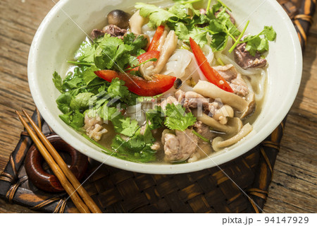 鶏肉のフォー　ベトナム料理 94147929