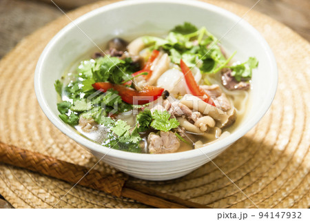 鶏肉のフォー　ベトナム料理 94147932