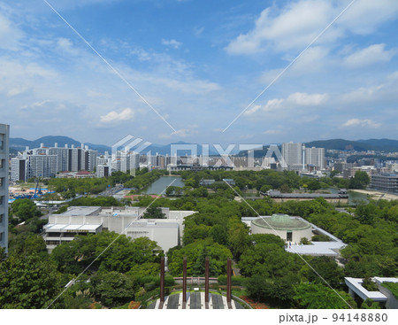 パセーラから望む広島市立中央図書館、広島市映像文化ライブラリー、ひろしま美術館と広島城 94148880