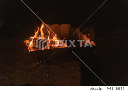 背景用 焚火イメージ素材 94148951