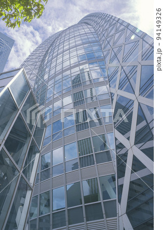 東京都新宿区のオフィス街の高層ビルが立ち並ぶ風景 東京都新宿区のオフィス街の高層ビルが立ち並ぶ風景 94149326