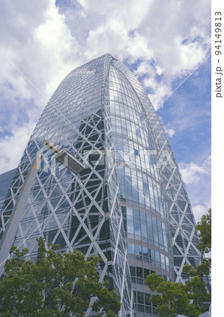 東京都新宿区のオフィス街の高層ビルが立ち並ぶ風景 東京都新宿区のオフィス街の高層ビルが立ち並ぶ風景 94149813