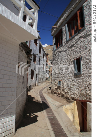 レーの裏道で 94150172