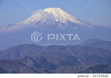 丹沢の丹沢主稜　大室山より望む富士山 94150686