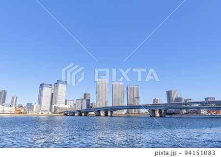 東京都中央区 快晴の晴海の街並みと晴海大橋 東京都中央区 快晴の晴海の街並みと晴海大橋 94151083