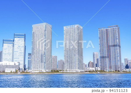 東京都中央区晴海 快晴の晴海の超高層マンション群(タワーマンション)と周辺の街並み 東京都中央区晴海 快晴の晴海の超高層マンション群(タワーマンション)と周辺の街並み 94151123
