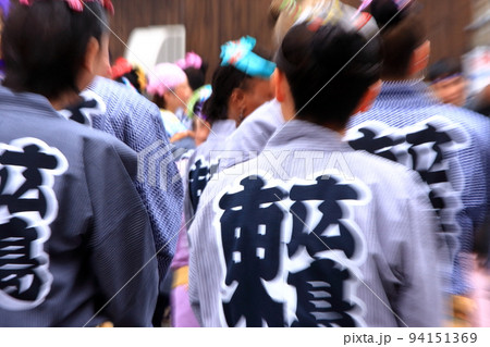 姫神輿に参加中の女性達 94151369