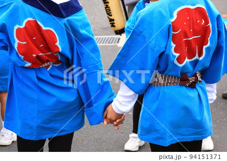 お祭りで見つけた仲良し...絆 94151371