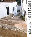 【スペイン】美しい白い村「フリヒリアナ」の旧市街の風景 94152894