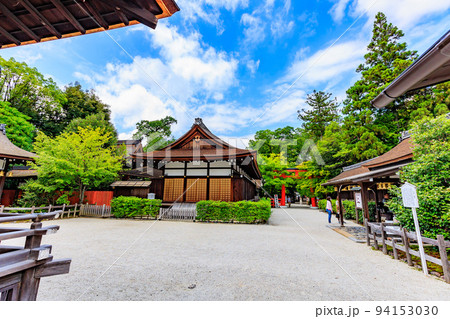 京都　京都市左京区にある 賀茂御祖神社（下鴨神社）摂社三井神社棟門 94153030