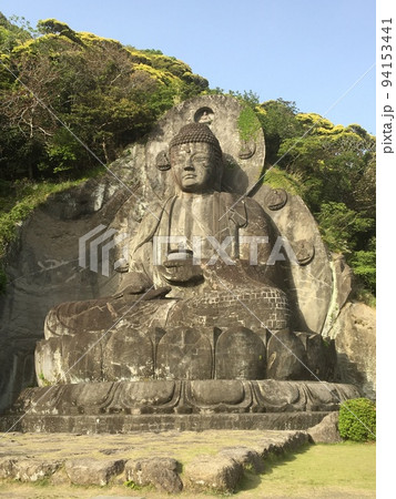 鋸山日本寺にある総高31.5mの坐像の石仏薬師瑠璃光如来 鋸山日本寺にある総高31.5mの坐像の石仏薬師瑠璃光如来 94153441