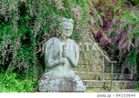 萩の花に囲まれる閻魔様 萩の花に囲まれる閻魔様 94153644