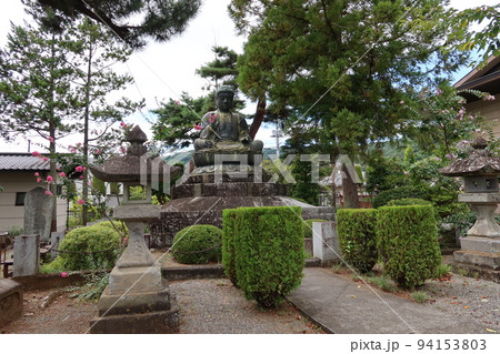 日本の神社と仏閣:山梨県甲府市にある甲州(=甲斐=甲府)善光寺境内の大仏 日本の神社と仏閣:山梨県甲府市にある甲州(=甲斐=甲府)善光寺境内の大仏 94153803