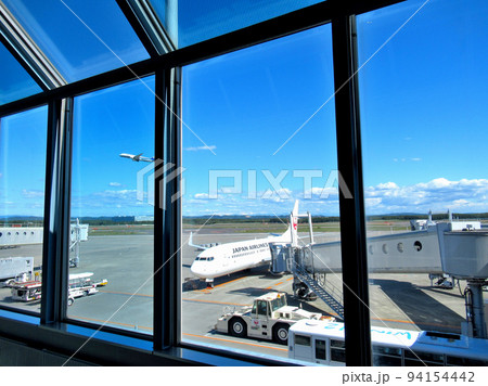 北海道・新千歳空港ターミナルビル、国内線出発口からの眺め・千歳市、苫小牧市(1) 94154442