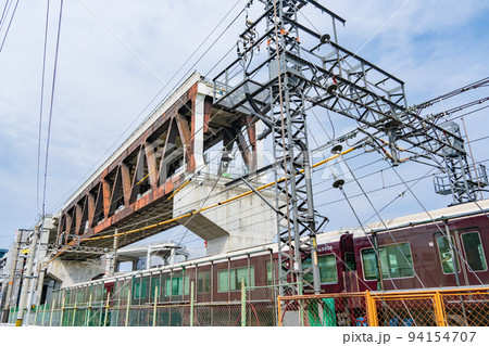 大阪府　阪急線の連続立体交差工事 94154707