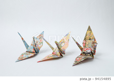 おりがみ,おり鶴,折紙,和風、鶴,折り鶴,日本,クラフト,手作り,創作物、和風イメージ、和、手造り 94154895