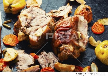 Pork leg grilled with apples Pork leg grilled with apples 94155086