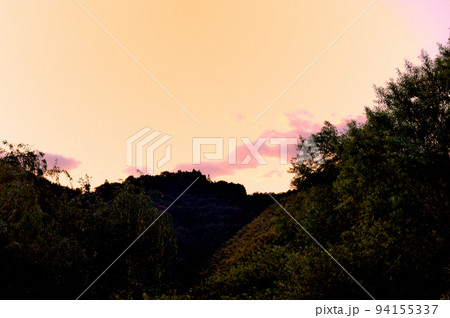 静岡市里山の秋の夕暮れ 94155337