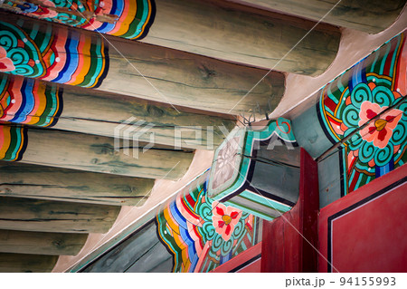The little Fork / Spear were set up on the Korea Vintage palace pole to protect and prevent the bird which created nest or defecated on it. The little Fork / Spear were set up on the Korea Vintage palace pole to protect and prevent the bird which created nest or defecated on it. 94155993