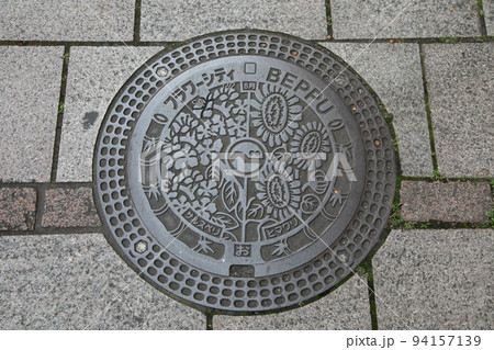 フラワーデザインのマンホールアート 大分県別府市 フラワーデザインのマンホールアート 大分県別府市 94157139