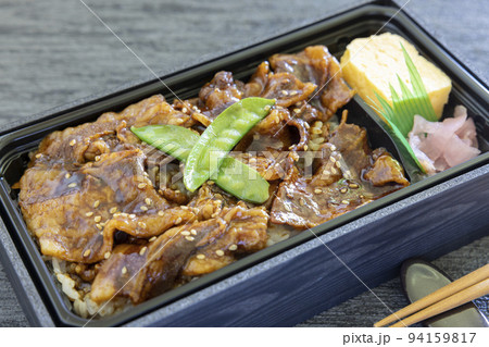 美味しいイベリコ豚の豚焼き肉重弁当 94159817