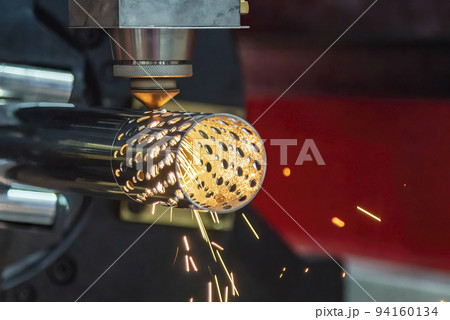 The fiber laser cutting machine cutting  machine cut the stainless steel tube. 94160134