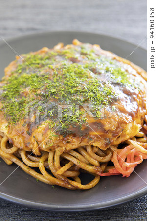 青海苔たっぷりのお好み焼きとソース焼そば 94160358