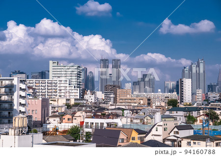 《東京都》夏空の東京都市風景・新宿副都心 94160788