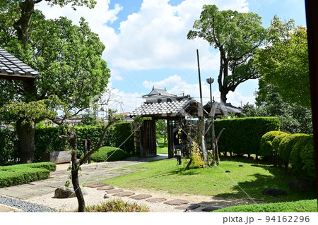 旧近衛邸（西尾城歴史公園）の門前と庭園 94162296
