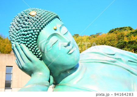 寝ている大仏さん 94164283