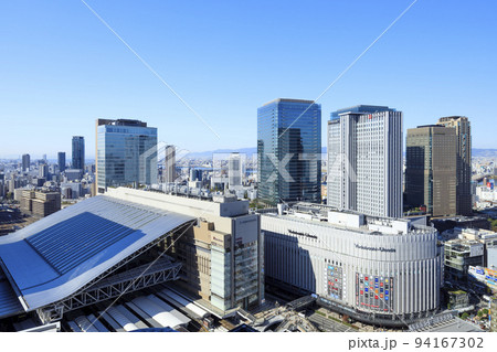 大阪市北区梅田　青空の大阪駅 94167302