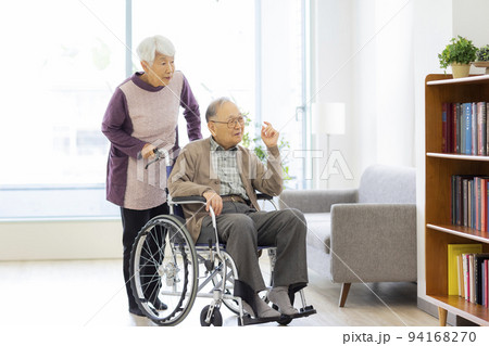 シニア夫婦 94168270