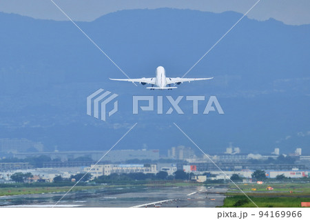 大阪国際空港 JAL AIRBUS A350 飛行機 離陸態勢 千里川尻 大阪国際空港 JAL AIRBUS A350 飛行機 離陸態勢 千里川尻 94169966