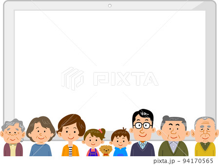 タブレットPCと四世代家族の上半身 94170565