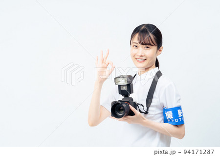 女性のカメラマン 女性のカメラマン 94171287