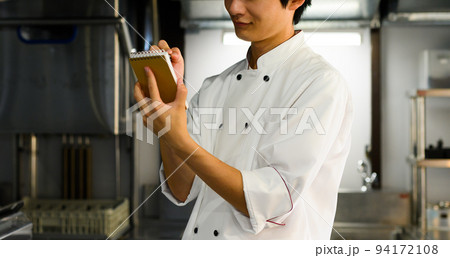 レストランの仕事 94172108