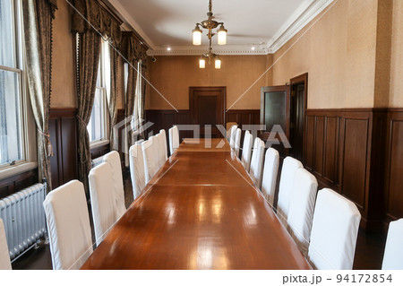 高級感のあるレトロな会議室 高級感のあるレトロな会議室 94172854