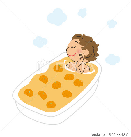 みかん湯に入る女性 94173427