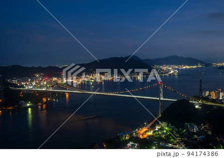 門司と下関に架かる関門橋と関門海峡の夜景の写真素材 [94174386] - PIXTA