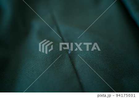 ダウンジャケットの羽毛が出てくる ダウンジャケットの羽毛が出てくる 94175031