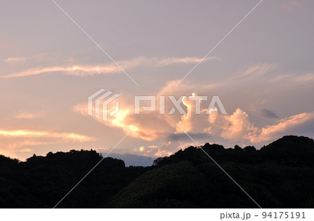 静岡市里山の秋の夕暮れ 静岡市里山の秋の夕暮れ 94175191